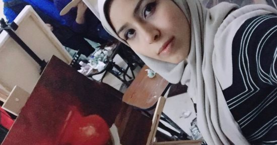 بالصور.. "آية عبدالله" تبدع فى رسم لوحات الباستيل وألوان الخشب