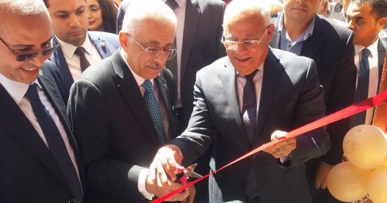 بالصور.. وزير التربية والتعليم من بورسعيد: زيارتى للمحافظة أكدت أن مصر تستطيع.. وننسق للتوسع فى تنفيذ نظام التعليم المزدوج الموجود بالمحافظة.. والمحافظ: سلمنا الرئيس خطة لرفع الأجور والمرتبات بناء على طلبه