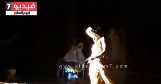بالفيديو.."المرأة الدجاجة" قصة واقعية لامرأة عاشت 20 سنة داخل حظيرة