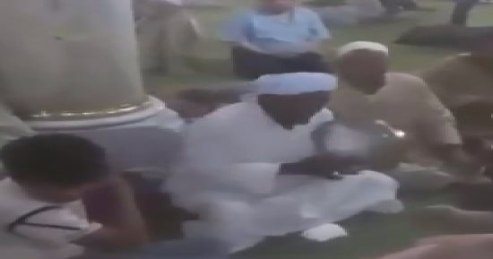 بالفيديو.. بهجة الصوفية تواجه تطرف السلفية.. متصوفون يمدحون النبى على أنغام أغنية فريد الأطرش "يا سلام على حبى وحبك".. مشايخ الكراهية يستغلونها لبث سمومهم.. ويزعمون: وصلة رقص داخل مسجد