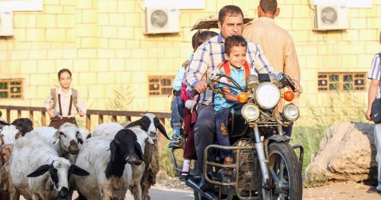 "شدوا الرحال".. فرحة أول يوم مدرسة بالعلم والعمل نبنى الوطن