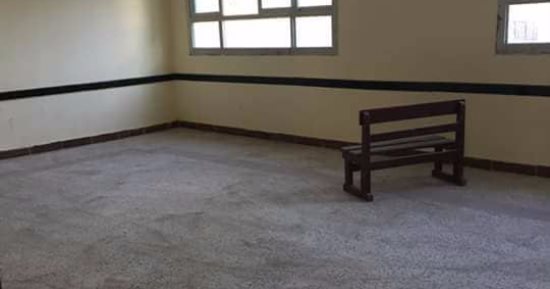 مدرسة قرية البنوان بالمحلة الكبرى بدون مقاعد فى أول أيام الدراسة