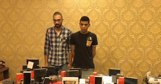 القبض على مسؤول مخزن وعاطل لاتهامهما بسرقة شركة تجارية