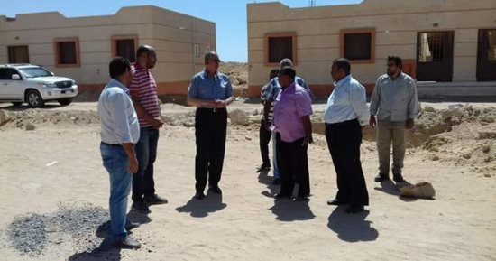 محافظ البحر الأحمر يتفقد مساكن الروضة لتطوير العشوائيات بمدينة الغردقة 