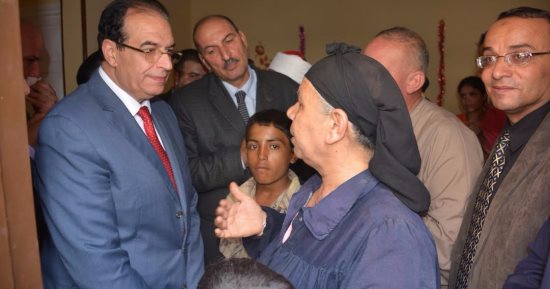 محافظ الدقهلية يسلم أهالي قرية البلامون  مفاتيح المنازل بعد تطويرها