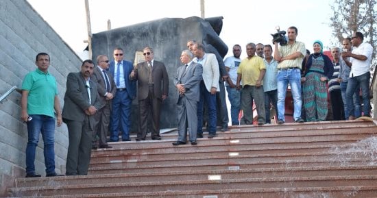 محافظ الإسماعيلية يشهد تجربة للتعامل مع مياه الأمطار بنفق المشاه الجديد