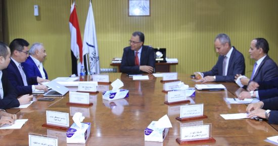 وزير النقل يبحث العرض الصينى لتنفيذ أول قطار سريع فى مصر