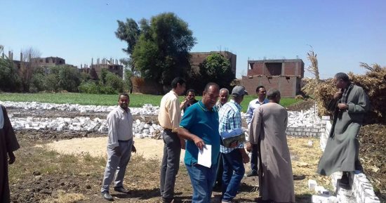بالصور.. إزالة التعديات على الأراضى الزراعية بمدينة المنشاة