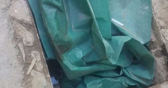 بالصور.. شكوى من بالوعة صرف مفتوحة أمام مدرسة فجر الإسلام بالإسكندرية