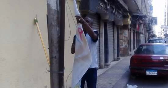 بالصور.. محافطة الإسكندرية تزيل الإعلانات المخالفة والتعديات بالجمرك