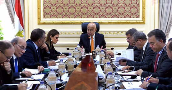 بالصور.. بدء اجتماع المجموعة الاقتصادية بالحكومة برئاسة شريف إسماعيل