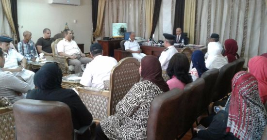 بالصور.. مساعد وزير الداخلية لمحور قناة السويس يجتمع بموظفى الإدارة