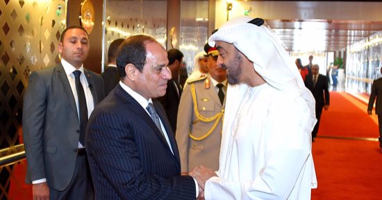 محمد بن زايد فى وداع الرئيس السيسى قبل مغادرته الإمارات