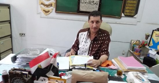 غضب أولياء الامور بسبب إخلاء مدرسة يجاورها منزل آيل للسقوط ببنى سويف