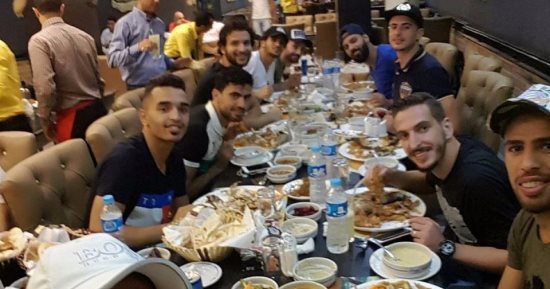 بالصور ..وليمة للاعبى الزمالك قبل مباراة إنبى