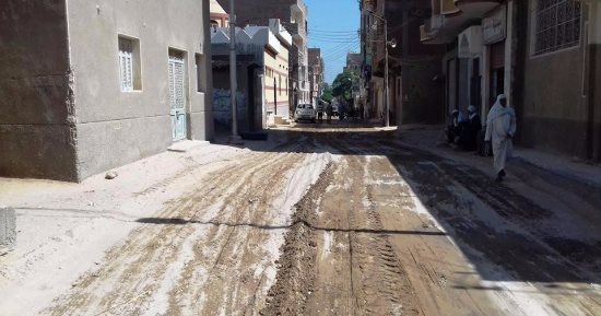 حملة مكبرة لتسوية وتمهيد شوارع مركز جهينة بسوهاج