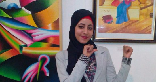 "أية عادل" تبدع فى رسم اللوحات الفنية بأقلام الرصاص والفحم وألوان الخشب