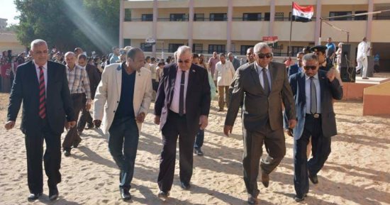 محافظ الوادى الجديد يتفقد عددا من المدارس لمتابعة سير العملية التعليمية 