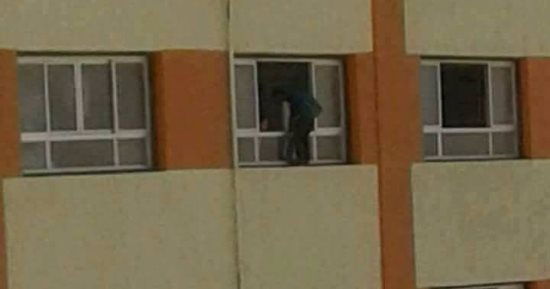 إنقاذ تلميذ قبل سقوطه من الطابق الرابع بمدرسة فى الدقهلية