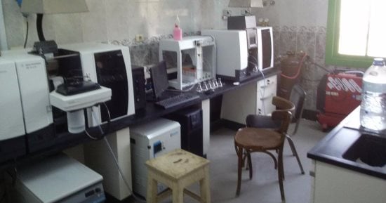 بالصور.. تعطل أجهزة الامتصاص الذرى والكروموتوجرافى بمستشفى الخارجة