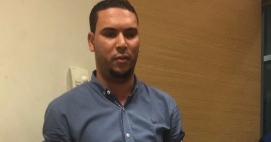 بالصور.. مخدرات فى "المش".. ضبط راكب حاول تهريب أقراص مخدرة بمطار برج العرب