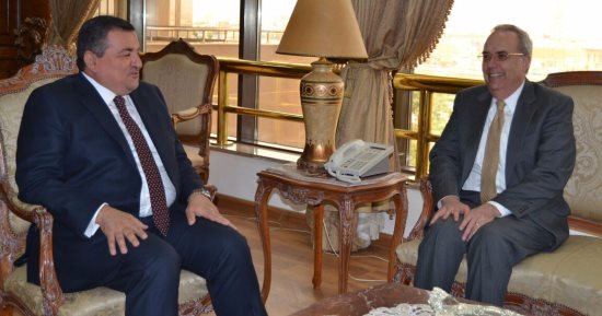 القائم بأعمال السفير الأمريكى يزور الإنتاج الإعلامى لبحث التعاون الفنى والثقافى