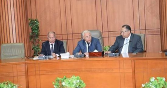 محافظ بورسعيد يبحث أسس تفعيل مشروع تطوير الخدمات الحكومية