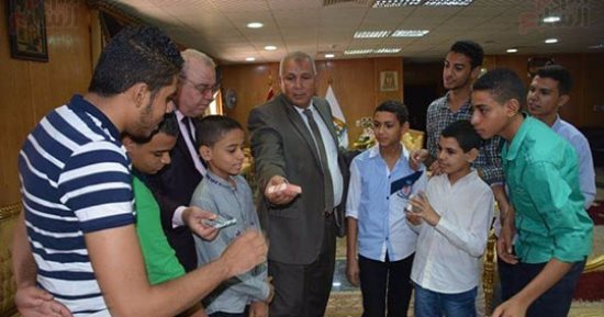 بالصور.. محافظ الوادى الجديد يوجه بتذليل العقبات أمام أعضاء نادى المخترعين