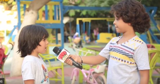 أيه أكثر موقف مضحك عملته مع أصحابك؟.. سؤال النهاردة فى حلقة جديدة من برنامج المذيع