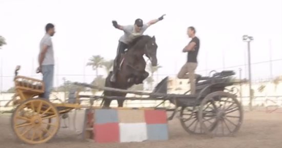 بالفيديو.. شاهد مهارات أحمد السقا فى ركوب الخيل