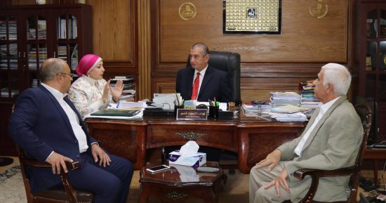محافظ كفر الشيخ يبحث تمويل المشروعات الصغيرة مع التنمية الصناعية و"المستثمرين"