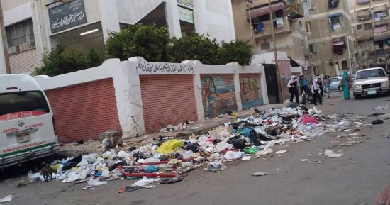 القمامة بجوار سور مدرسة "الزهور" ببورسعيد.. وولى أمر يشكو لصحافة المواطن