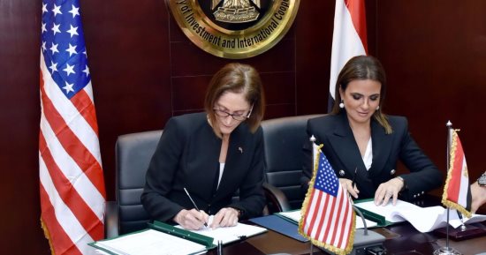 سحر نصر توقع 8اتفاقيات تعاون مع الوكالة الأمريكية للتنمية بـ121.6مليون دولار