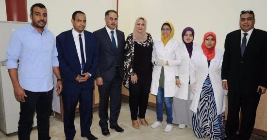 بالصور.. وكيل مجلس النواب يتفقد مركز الكبد بأسوان