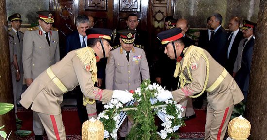 الرئيس السيسى ينيب وزير الدفاع لوضع إكليل زهور على ضريح جمال عبد الناصر