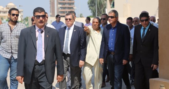  وزير الرياضة يتفقد نادى قارون بالفيوم