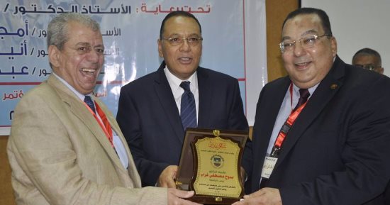  رئيس جامعة قناة السويس : قريبا سوف يتم هيكلة منظومة الصحة والدواء فى مصر