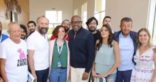قبل ساعات من ختام مهرجان الجونة السينمائى.. بشرى تنشر صورة لها مع المخرج أوليفر ستون.. و"السلطان سليمان" يصل بصحبة زوجته.. وإنجى المقدم وهنا شيحة بمحاضرة النجم فوريست ويتكر ..وقناة "on E" تستعد للحفل الختامى