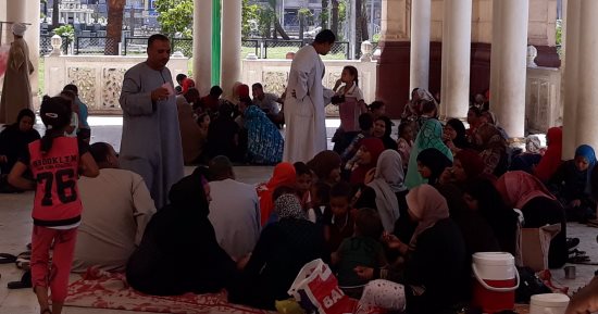 بالصور..فسحة وبركة..أبناء قنا يقضون يوم الجمعة  بمقام عبد الرحيم القنائي 