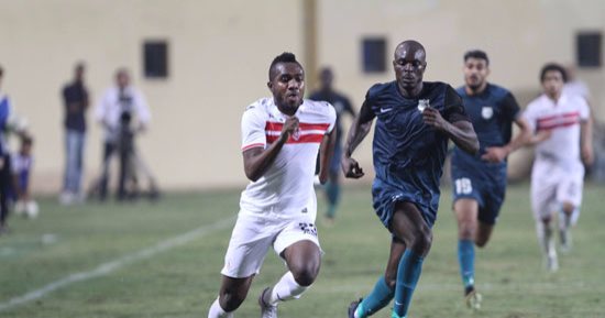 جمهور الزمالك يُلقى حارس إنبى بـ"زجاجات" بعد التعادل
