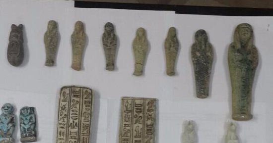 "الداخلية" تضبط 11 قطعة أثرية بحوزة راكب بمحطة "رمسيس"