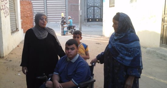 بالصور.. مأساة أسرة بالشرقية بدون دخل و3 من أبنائها معاقون