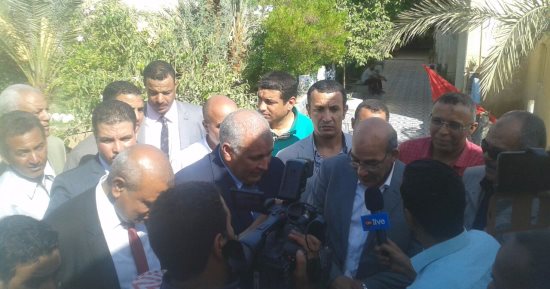 إطلاق اسم وزير الزراعة على نخلة زرعها فى مبادرة "ازرع نخلة" بمركز الداخلة