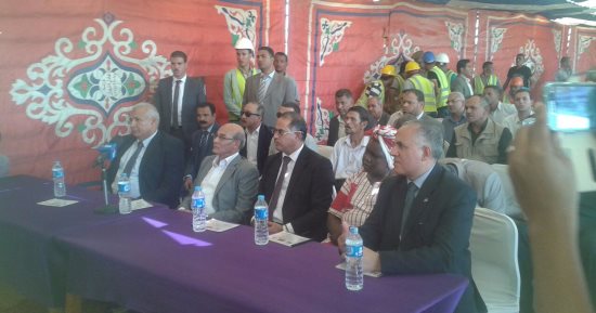 بالصور .. افتتاح المرحلة الأولى من كهربة آبار بالطاقه الشمسية بمركز الداخلة