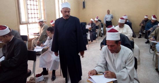 أوقاف سوهاج : 74 إمام يؤدون الاختبارات التحريرية لمسابقة الإمام الجامع