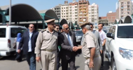 بالصور .. مدير أمن البحيرة يتفقد مجمع مواقف السيارات بدمنهور 
