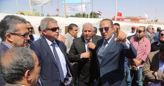 وزير الرياضة يشهد سباق الهجن فى احتفالات الوادى الجديد بالعيد القومى