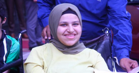 بالصور.. بعد حصولها على سيارة السيسي.. الأولى على الثانوية: الرئيس حقق حلمى