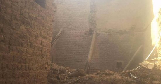بالصور.. مصرع سيدة فى انهيار منزل من طابقين بمركز طما بسوهاج