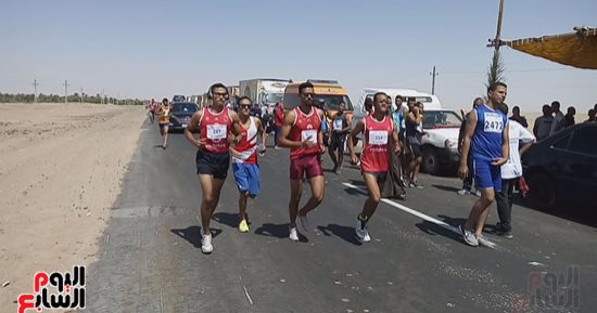 بالفيديو والصور.. ماراثون للجرى بمحافظة الوادى الجديد على هامش الاحتفال بعيدها القومى
